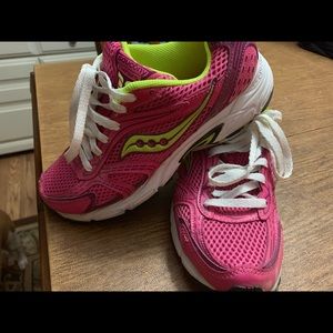 Barely worn saucony’s